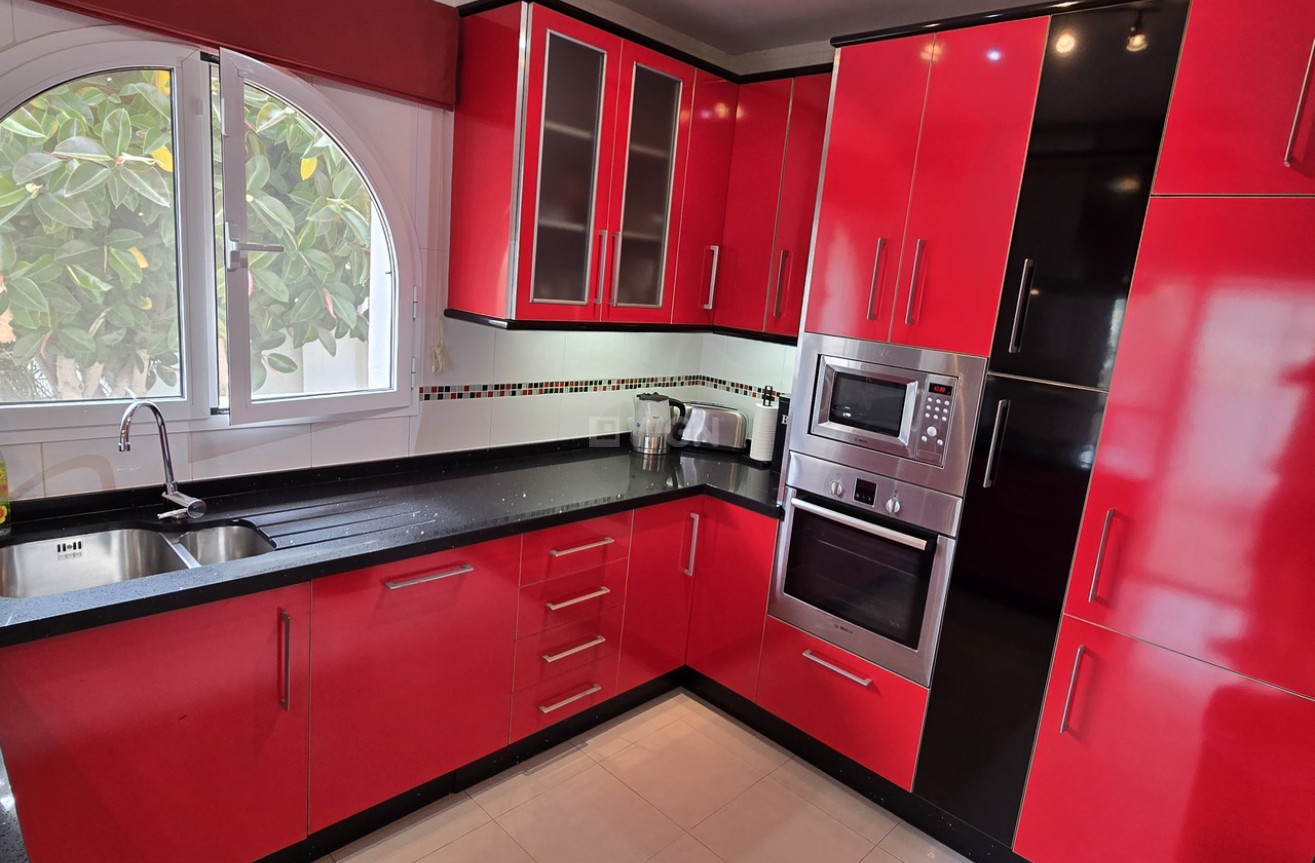 Odsprzedaż - Villa - Alcaucín - Inland