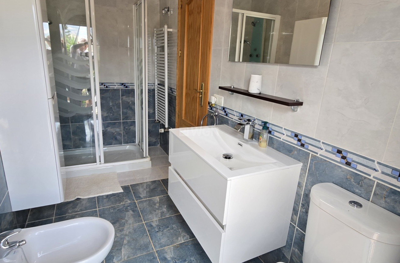 Odsprzedaż - Villa - Alcaucín - Inland