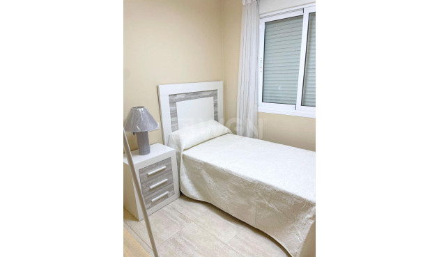 Reventa - Apartamento / piso - Guardamar del Segura - Puerto Deportivo