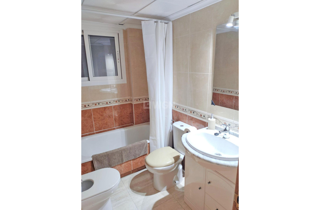 Reventa - Apartamento / piso - Guardamar del Segura - Puerto Deportivo