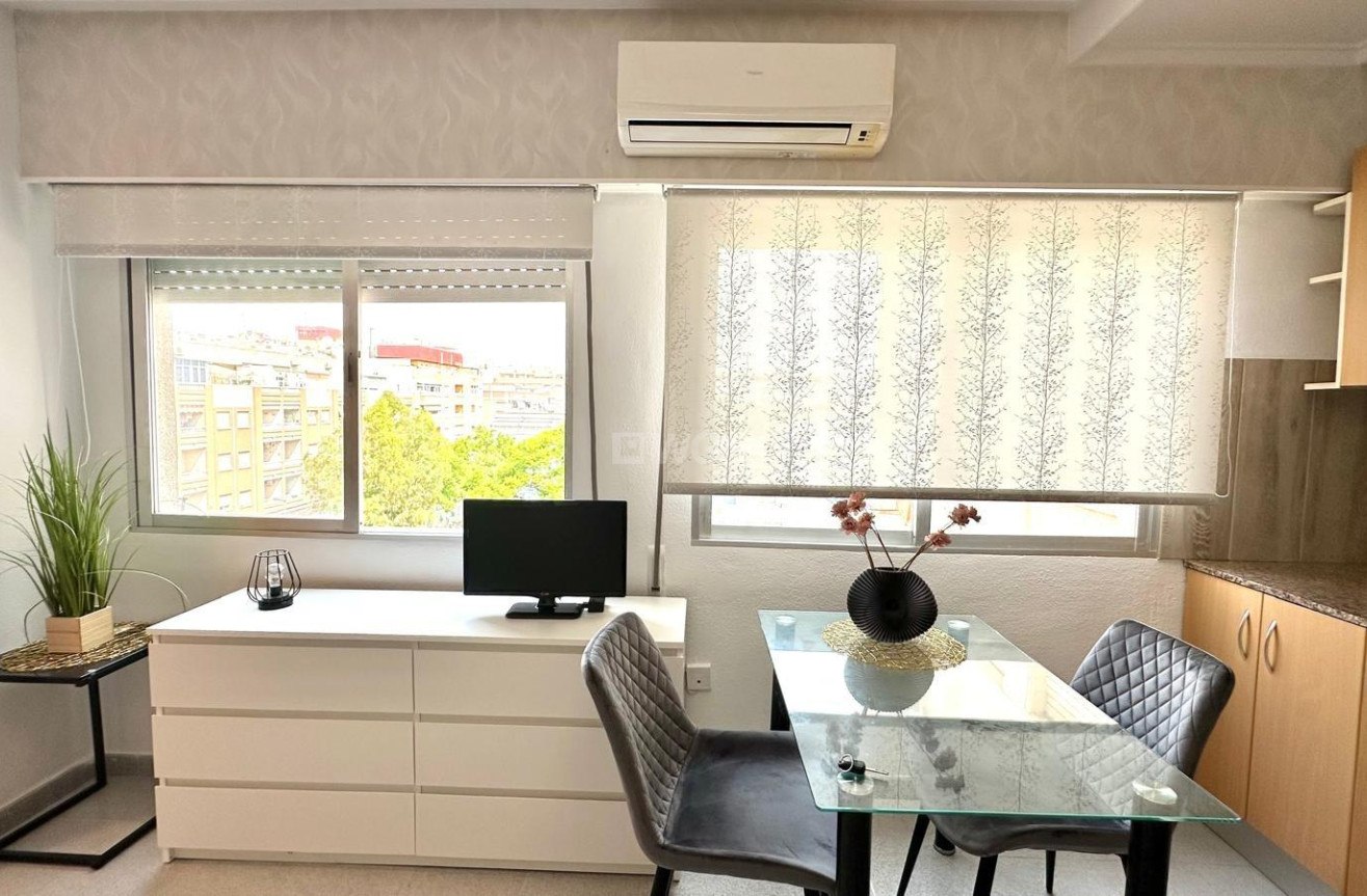 Resale - Apartment / flat - Torrevieja - Estacion De Autobuses