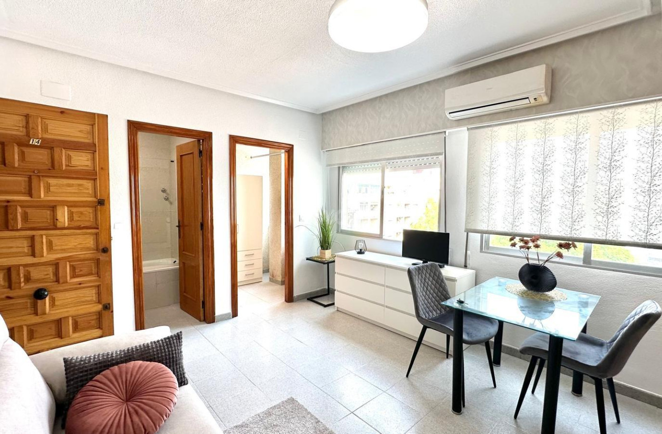 Resale - Apartment / flat - Torrevieja - Estacion De Autobuses