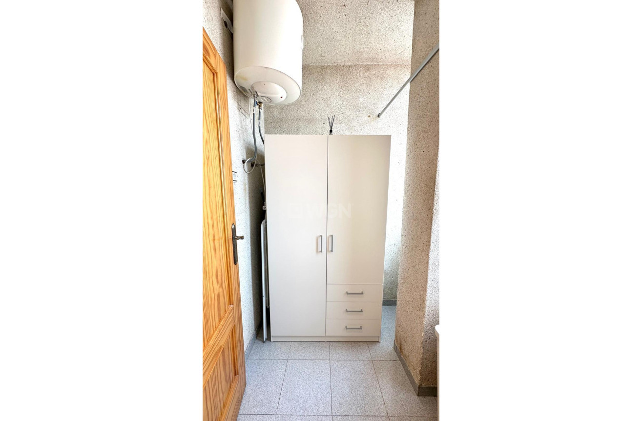 Resale - Apartment / flat - Torrevieja - Estacion De Autobuses