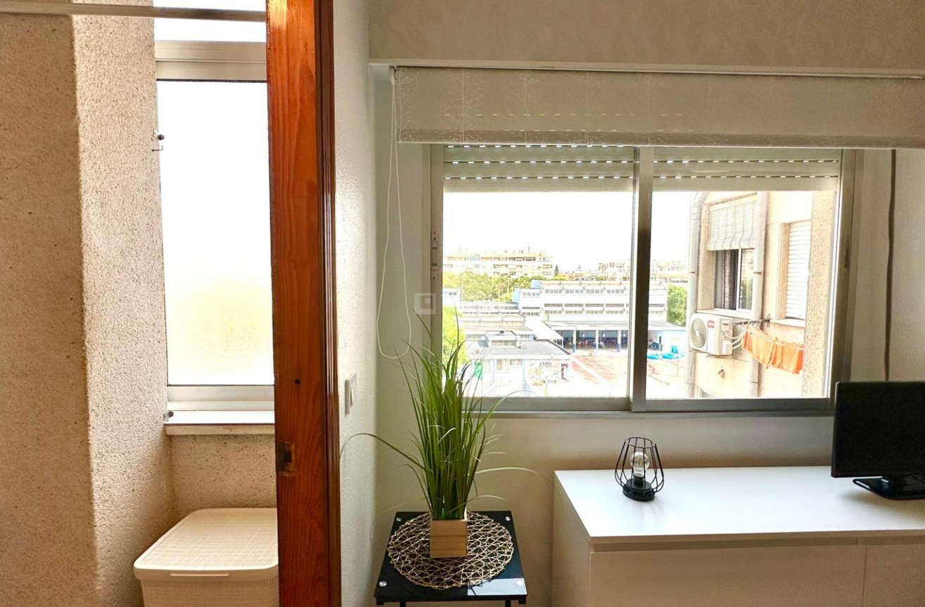 Resale - Apartment / flat - Torrevieja - Estacion De Autobuses