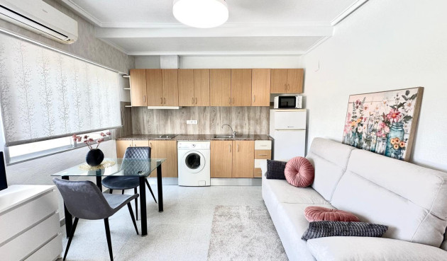 Resale - Apartment / flat - Torrevieja - Estacion De Autobuses