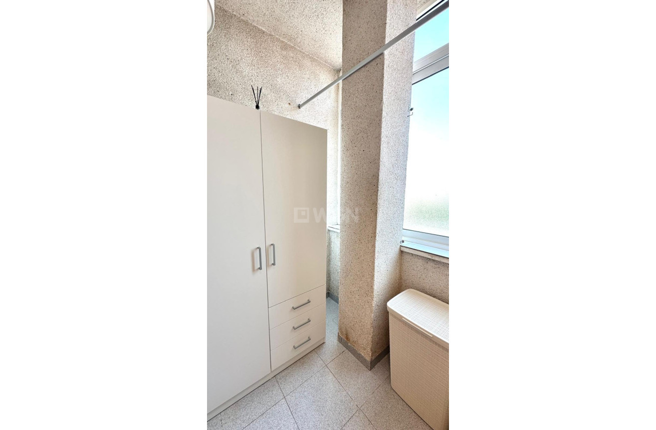 Resale - Apartment / flat - Torrevieja - Estacion De Autobuses