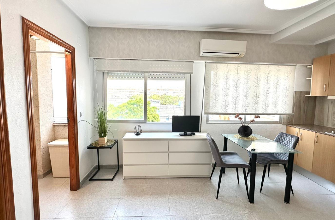Resale - Apartment / flat - Torrevieja - Estacion De Autobuses