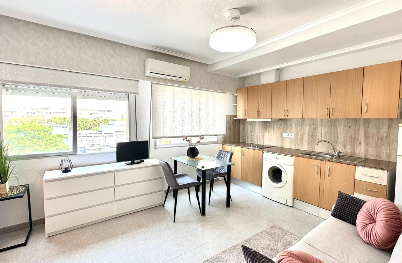 Resale - Apartment / flat - Torrevieja - Estacion De Autobuses