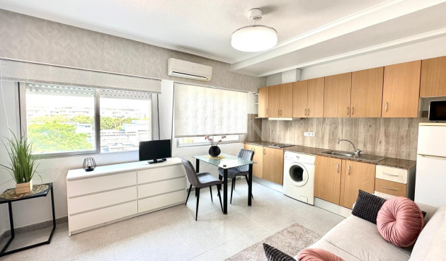 Resale - Apartment / flat - Torrevieja - Estacion De Autobuses