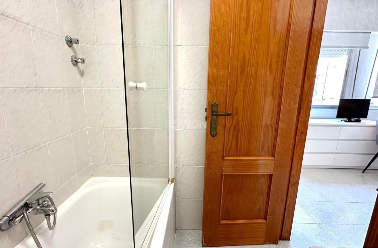 Resale - Apartment / flat - Torrevieja - Estacion De Autobuses