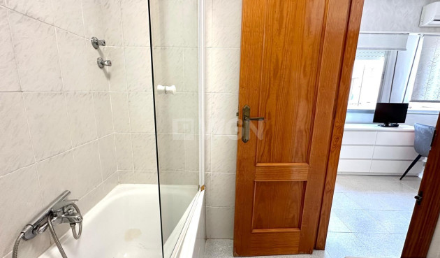 Resale - Apartment / flat - Torrevieja - Estacion De Autobuses