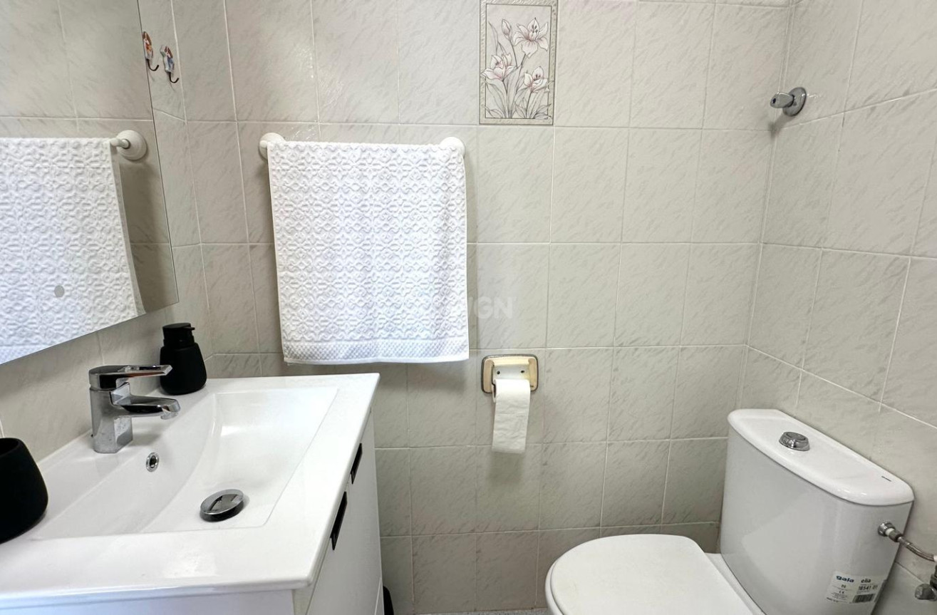 Resale - Apartment / flat - Torrevieja - Estacion De Autobuses
