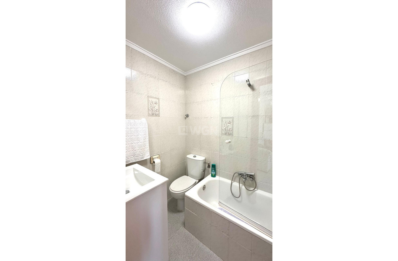 Resale - Apartment / flat - Torrevieja - Estacion De Autobuses