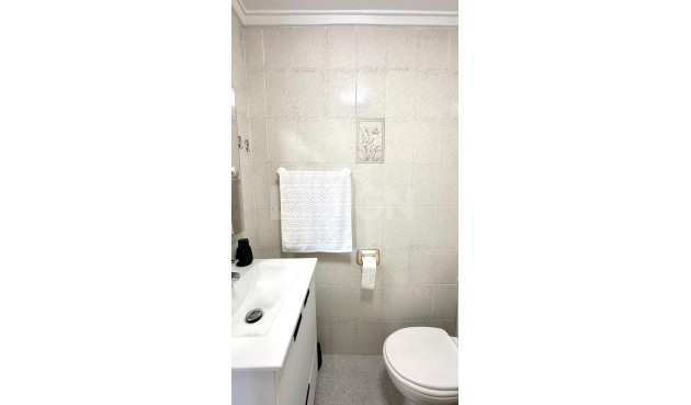 Resale - Apartment / flat - Torrevieja - Estacion De Autobuses