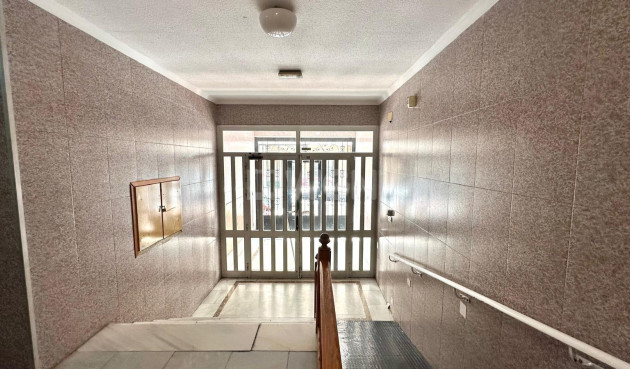 Resale - Apartment / flat - Torrevieja - Estacion De Autobuses