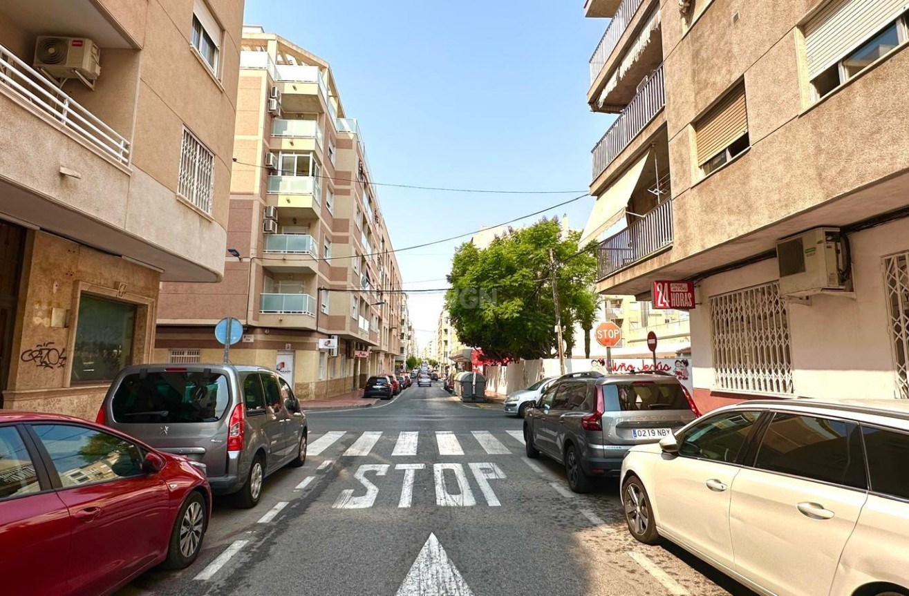 Resale - Apartment / flat - Torrevieja - Estacion De Autobuses