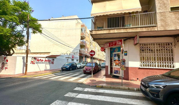 Resale - Apartment / flat - Torrevieja - Estacion De Autobuses