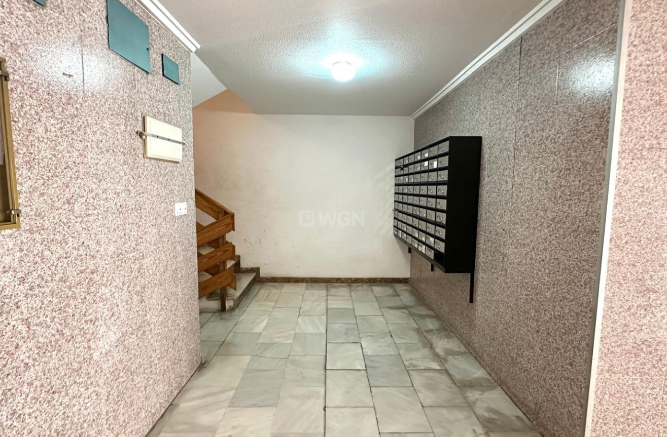 Resale - Apartment / flat - Torrevieja - Estacion De Autobuses