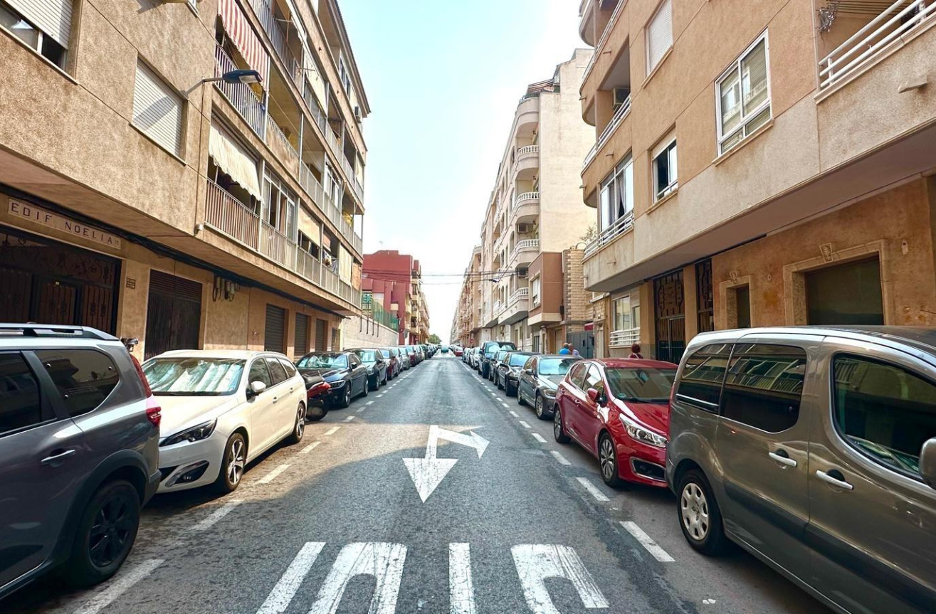 Resale - Apartment / flat - Torrevieja - Estacion De Autobuses