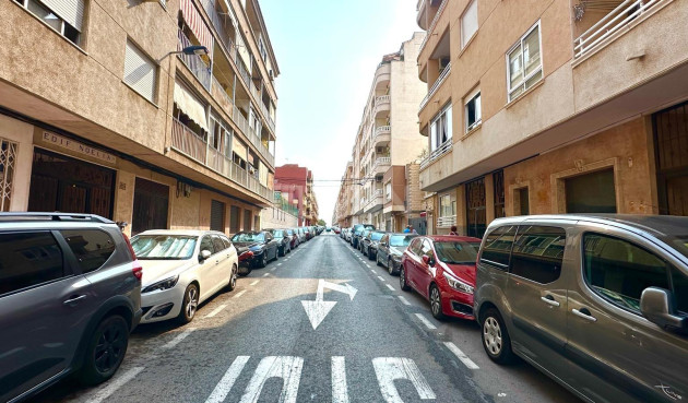 Resale - Apartment / flat - Torrevieja - Estacion De Autobuses