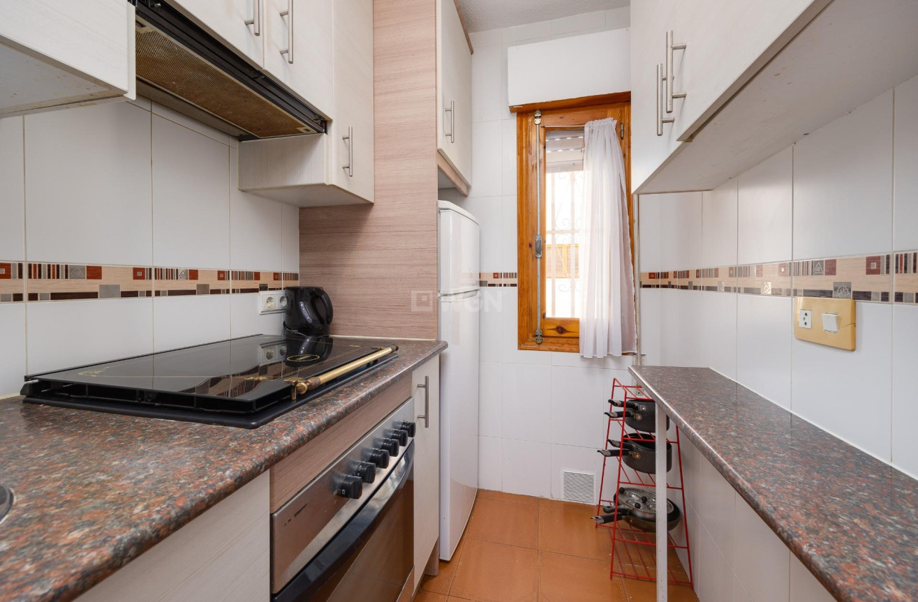 Odsprzedaż - Mieszkanie w bloku - Torrevieja - La Mata