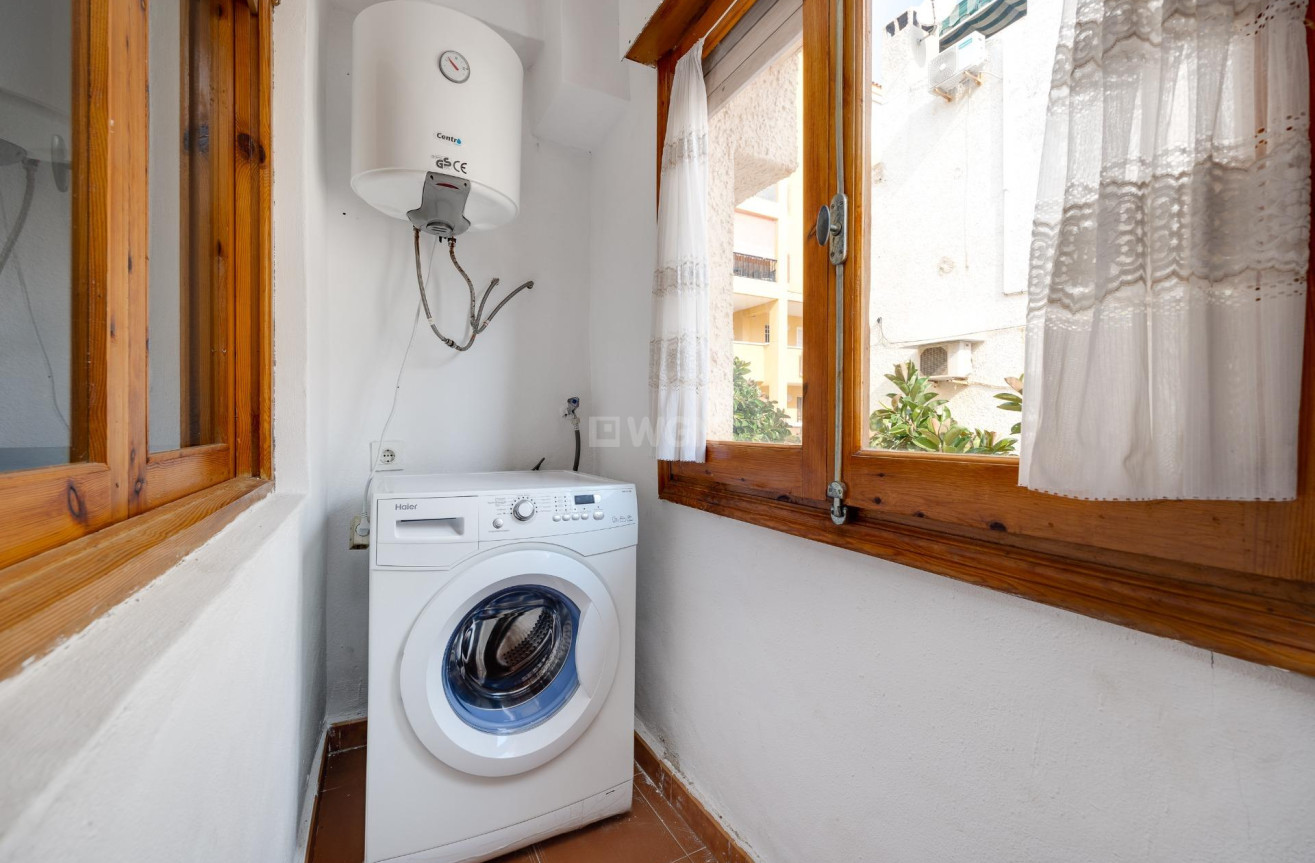 Odsprzedaż - Mieszkanie w bloku - Torrevieja - La Mata