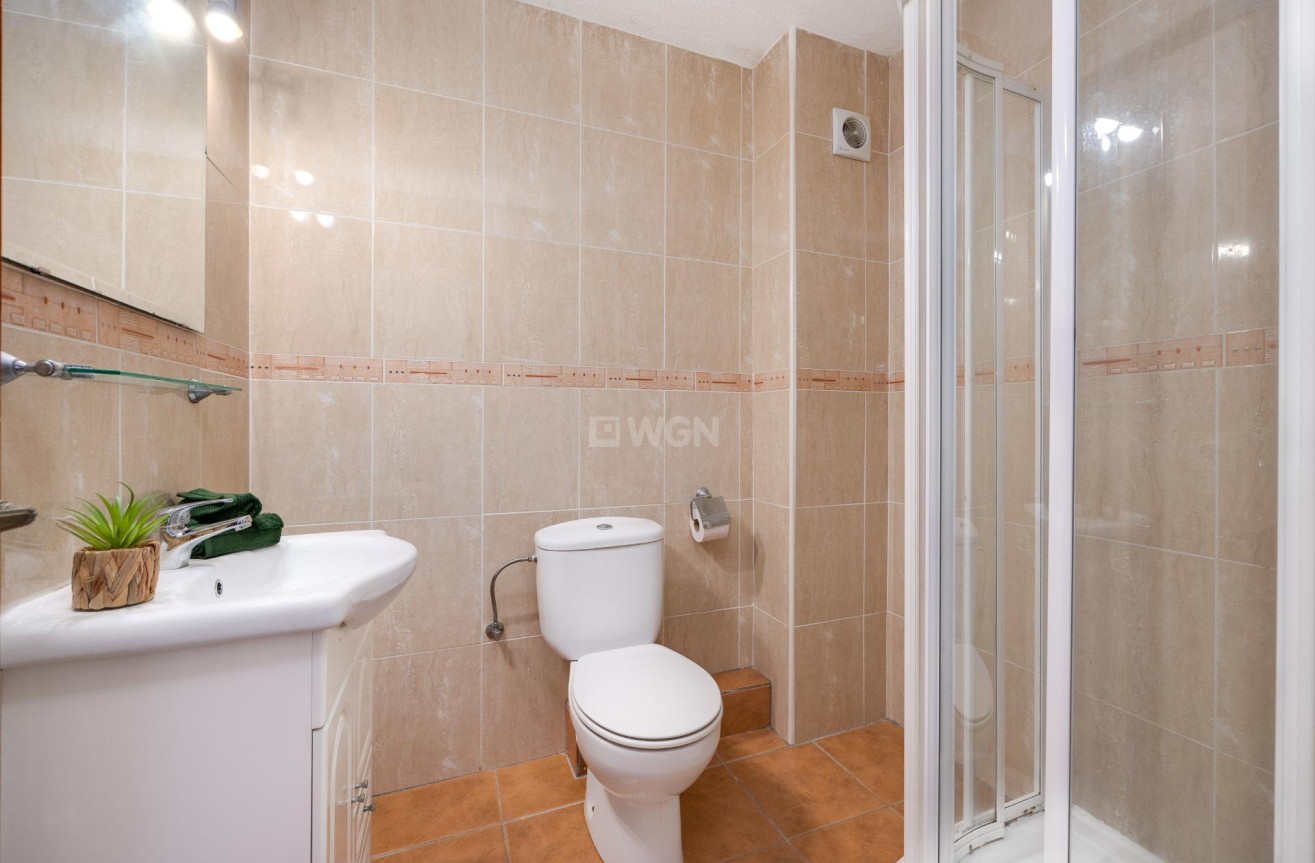 Odsprzedaż - Mieszkanie w bloku - Torrevieja - La Mata