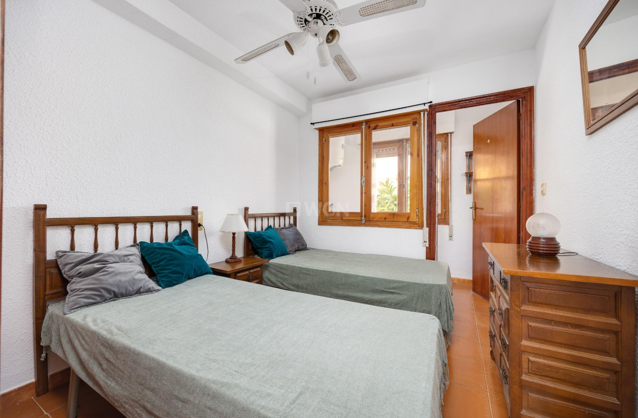 Odsprzedaż - Mieszkanie w bloku - Torrevieja - La Mata