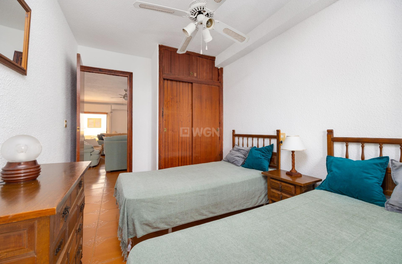 Odsprzedaż - Mieszkanie w bloku - Torrevieja - La Mata