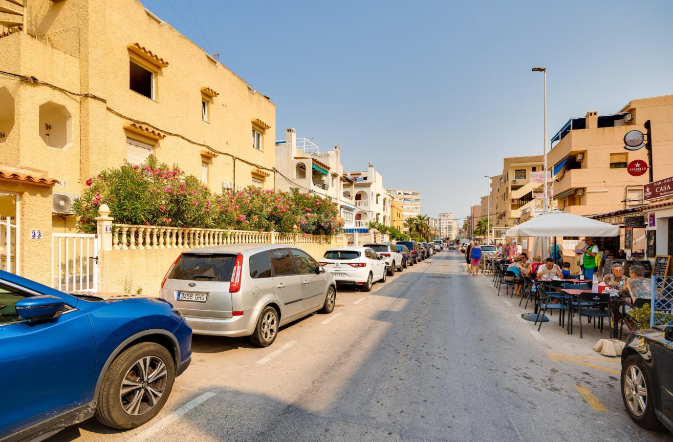 Odsprzedaż - Mieszkanie w bloku - Torrevieja - La Mata