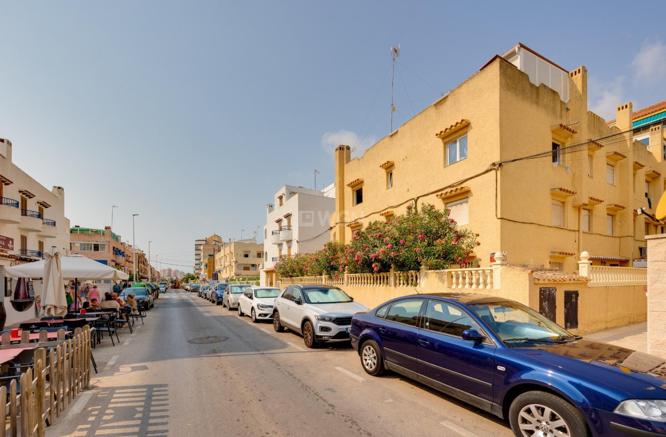 Odsprzedaż - Mieszkanie w bloku - Torrevieja - La Mata