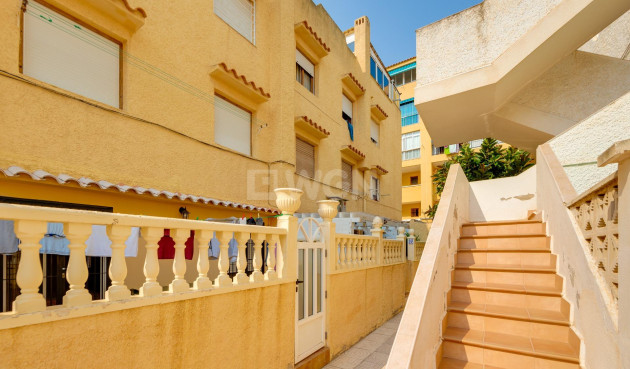 Odsprzedaż - Mieszkanie w bloku - Torrevieja - La Mata