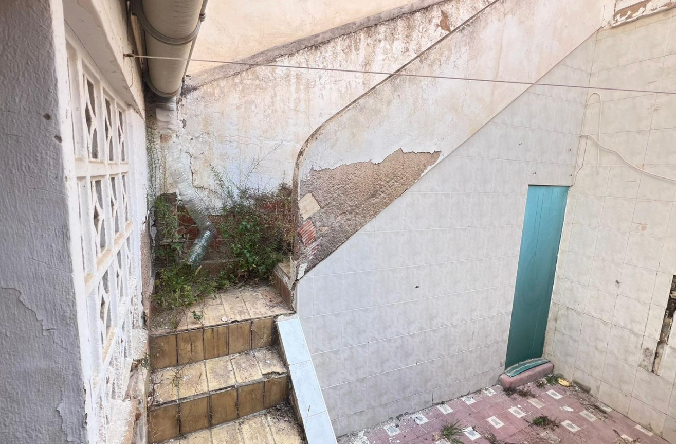 Odsprzedaż - Mieszkanie w bloku - Torrevieja