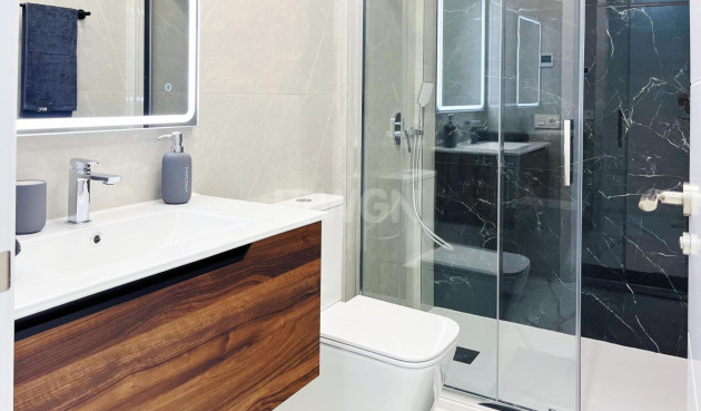 Resale - Apartment / flat - Torrevieja - Playa del Cura