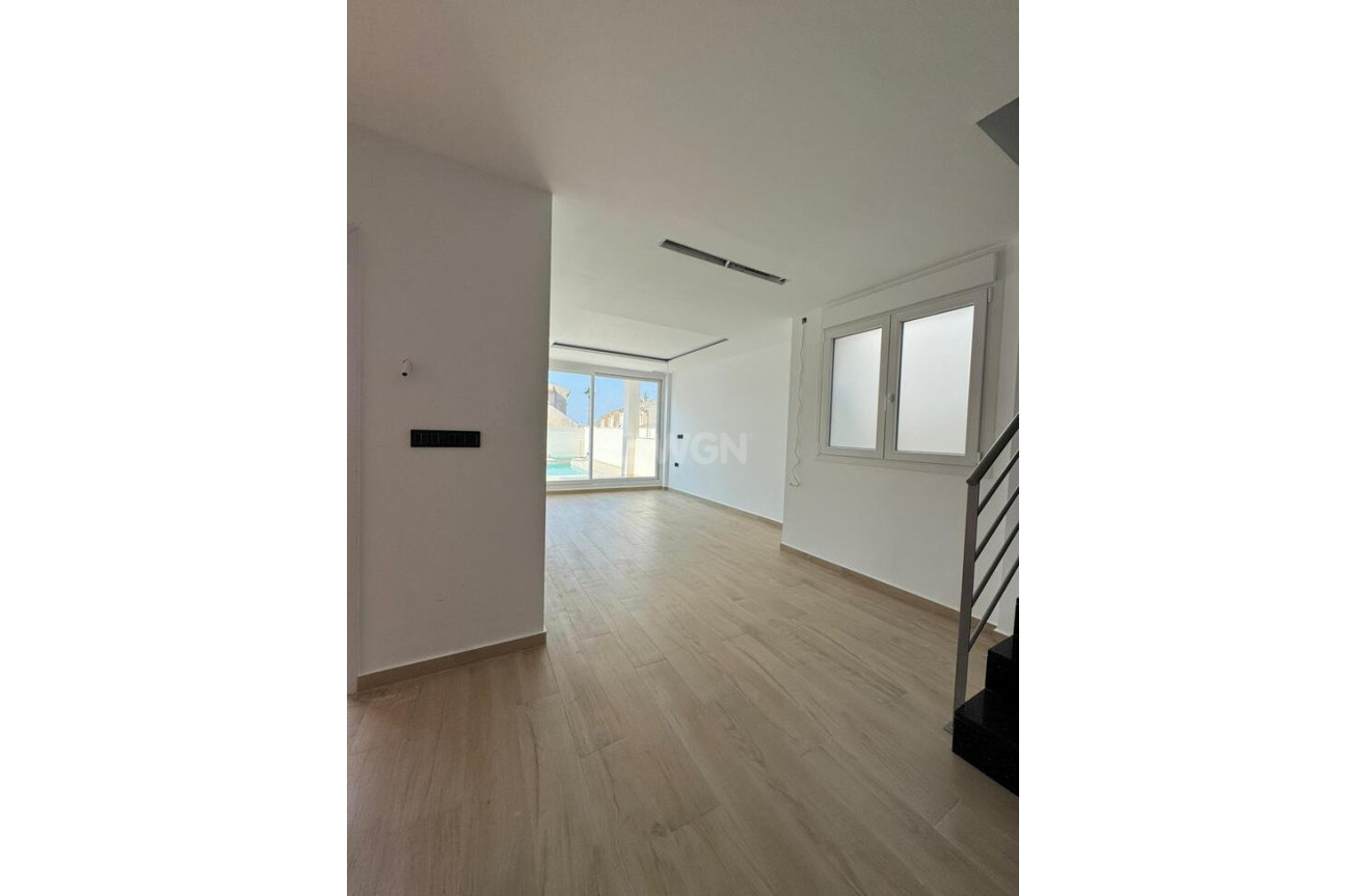 Odsprzedaż - Villa Penthouse - Torrevieja - aguas nuevas