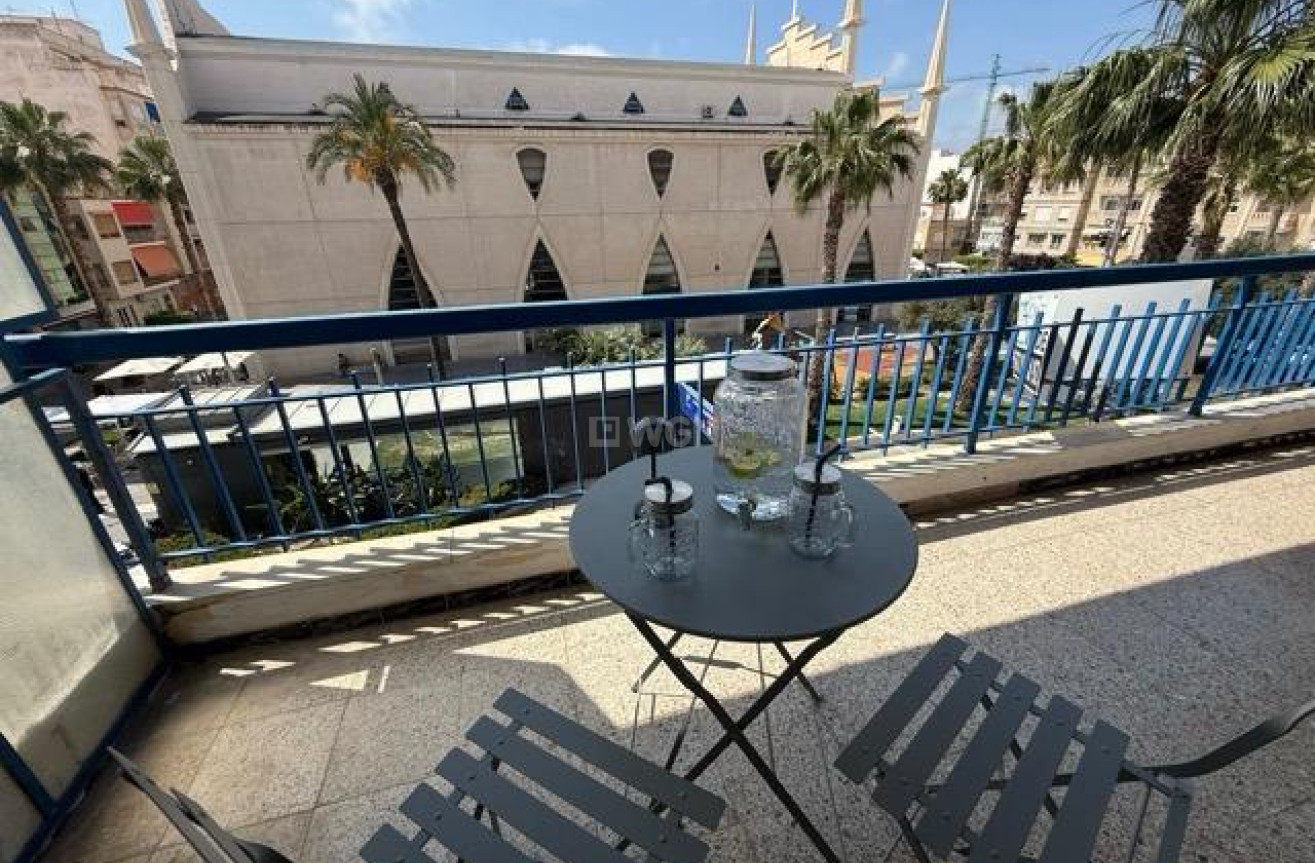 Odsprzedaż - Mieszkanie w bloku - Torrevieja - Centro