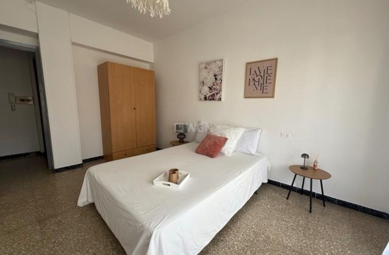 Odsprzedaż - Mieszkanie w bloku - Torrevieja - Centro