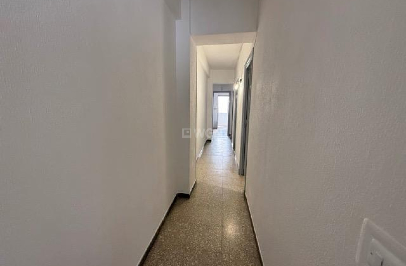 Odsprzedaż - Mieszkanie w bloku - Torrevieja - Centro