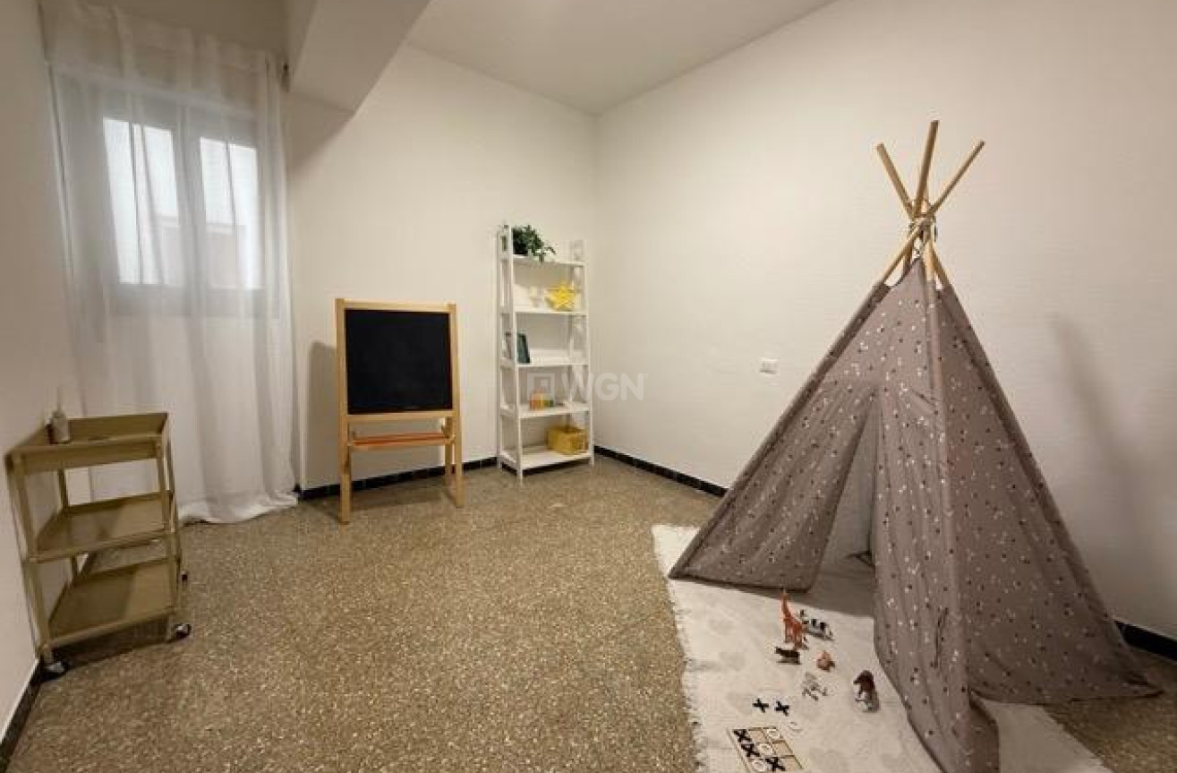 Odsprzedaż - Mieszkanie w bloku - Torrevieja - Centro