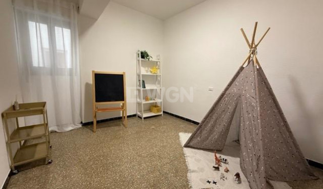 Odsprzedaż - Mieszkanie w bloku - Torrevieja - Centro