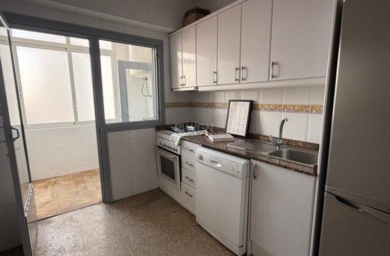 Odsprzedaż - Mieszkanie w bloku - Torrevieja - Centro