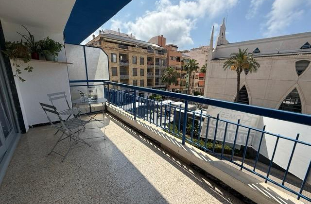 Odsprzedaż - Mieszkanie w bloku - Torrevieja - Centro