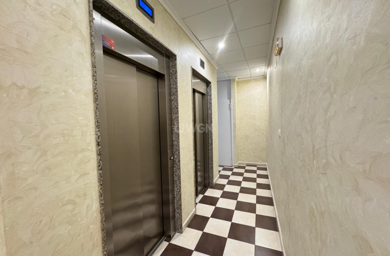 Odsprzedaż - Mieszkanie w bloku - Torrevieja - Costa Blanca