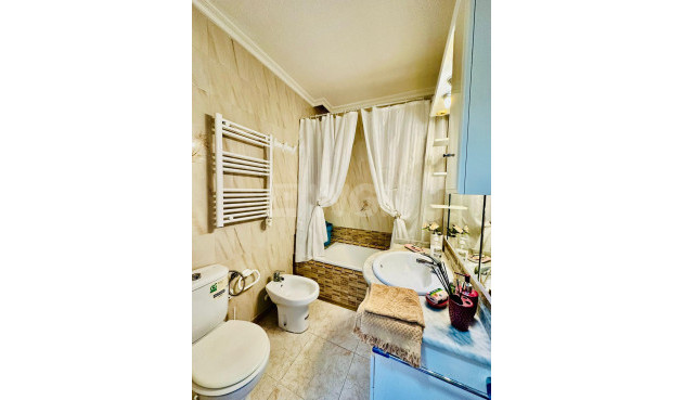 Wiederverkauf - Bungalow - Torrevieja - aguas nuevas