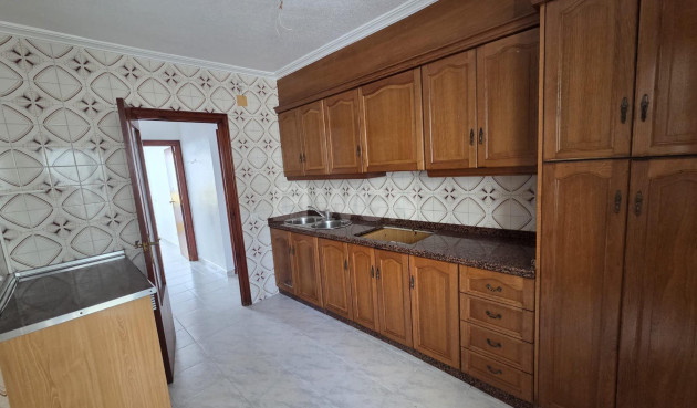 Odsprzedaż - Mieszkanie w bloku - Torrevieja - Las Piscinas Naturales