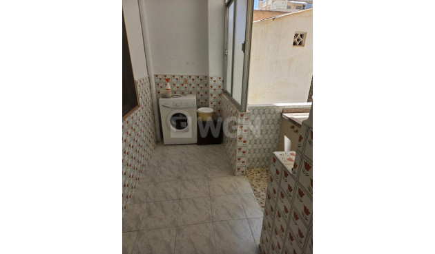 Odsprzedaż - Mieszkanie w bloku - Torrevieja - Las Piscinas Naturales