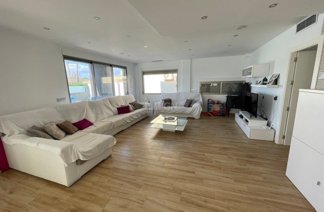 Odsprzedaż - Villa - Mar de Cristal - Costa Calida