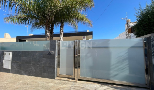 Odsprzedaż - Villa - Mar de Cristal - Costa Calida