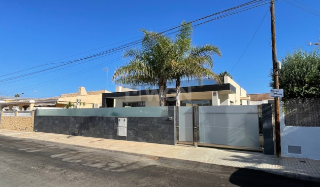 Odsprzedaż - Villa - Mar de Cristal - Costa Calida