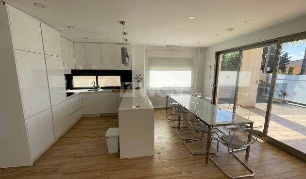 Odsprzedaż - Villa - Mar de Cristal - Costa Calida